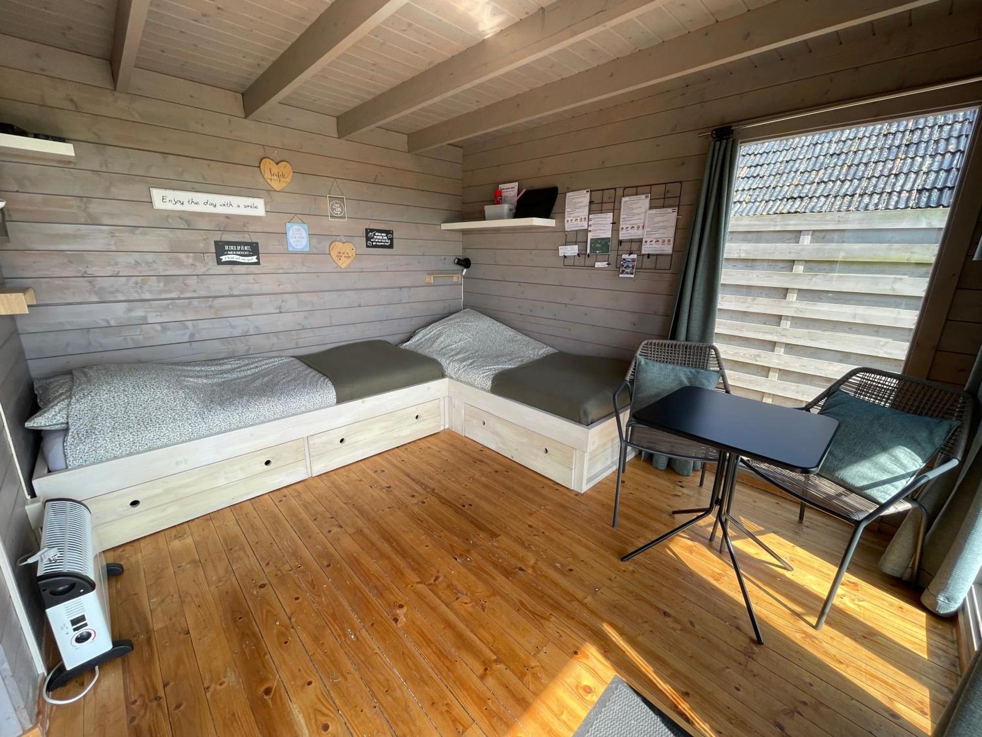 Logeerboerderij De Salix Villa Hitzum ภายนอก รูปภาพ