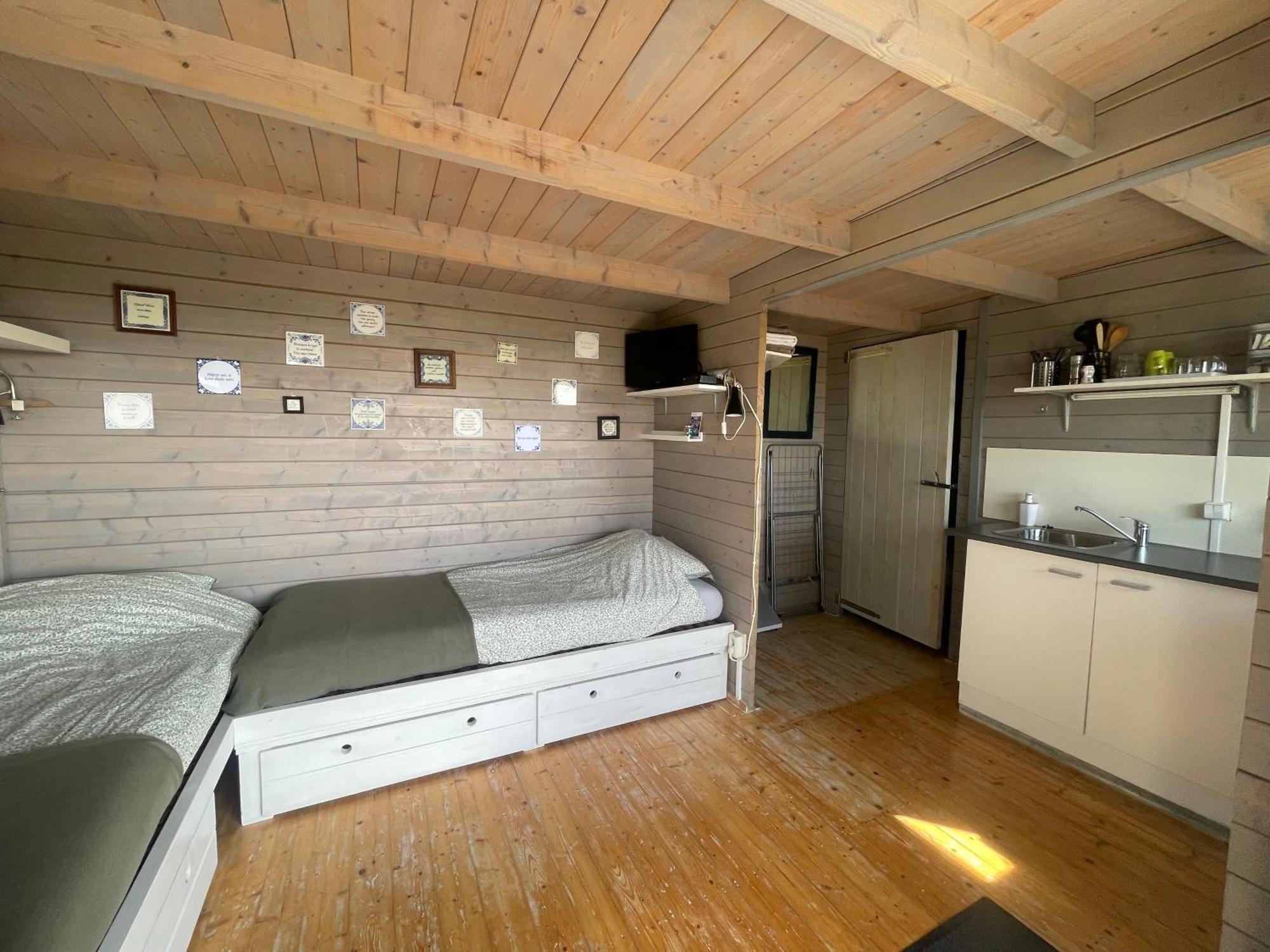 Logeerboerderij De Salix Villa Hitzum ภายนอก รูปภาพ